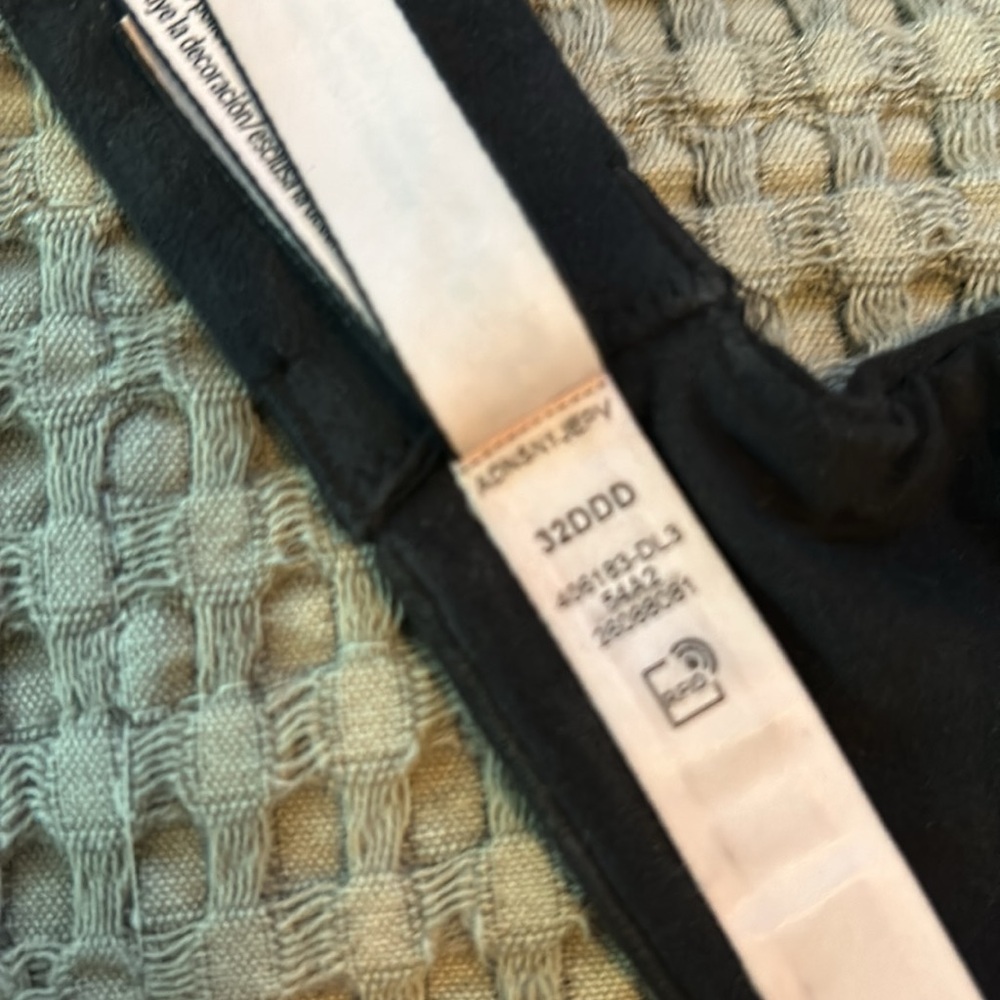 Victoria’s Secret push up bra 32ddd - Picture 5 of 6